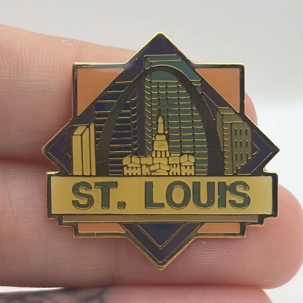 St. Louis Missouri The Gateway Arch Lapel Hat Pin